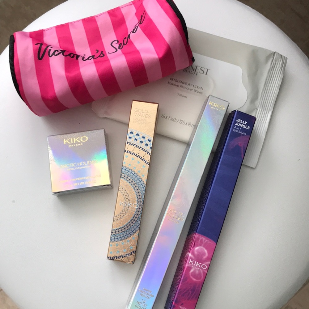 MAKE UP BUNDLE W/MINI MAKE UP BAG